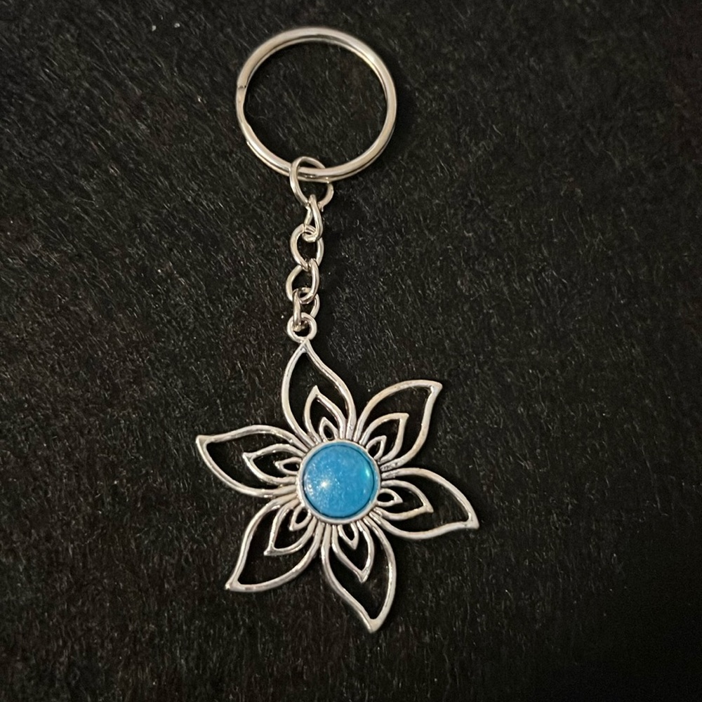⭐️24031 Light blue star pendant key chain⭐️